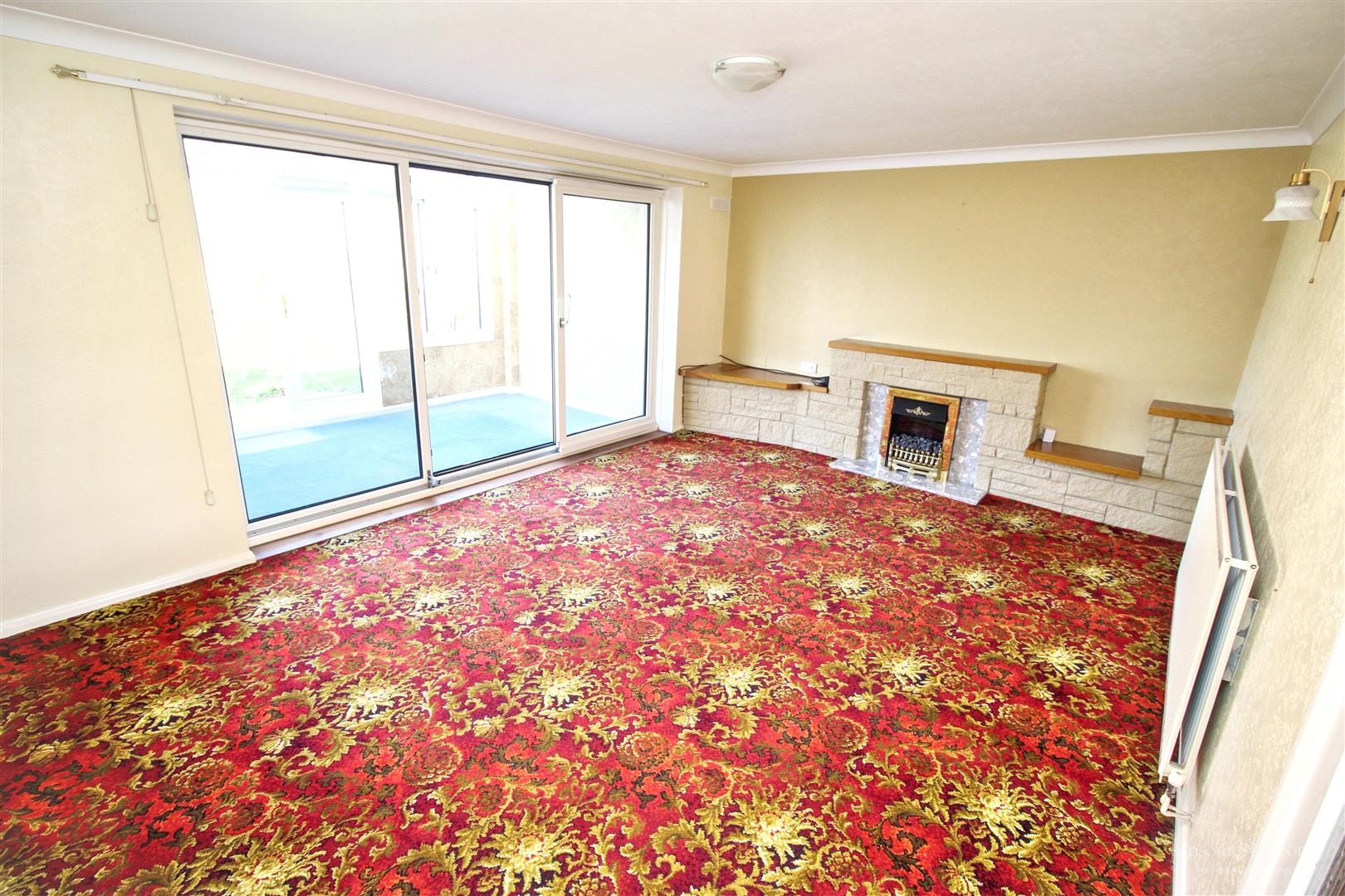 3 bed property in Walnut Way, Reading